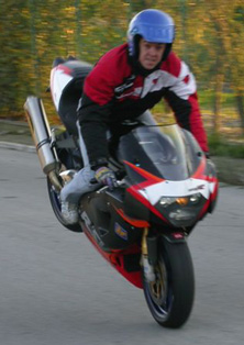 Aprilia-RSV-Mille babe
