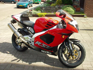 Aprilia-RSV-Mille babe