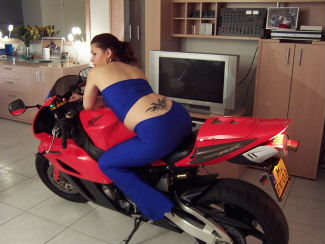 Honda CBR 1000 RR babes motor girls 