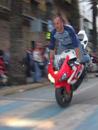 Honda-RSV-Mille stoppies