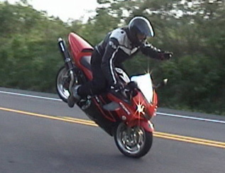 Honda-RSV-Mille stoppies