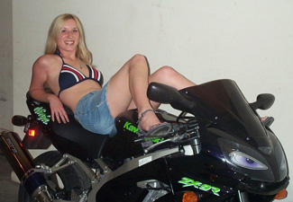 Kawasaki ZX9R babes motor girls 