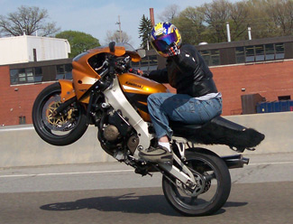 Kawasaki ZX9R birn-outs