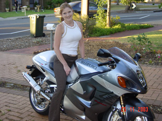 Suzuki GSX 1300R Hayabusa babes motor girls 
