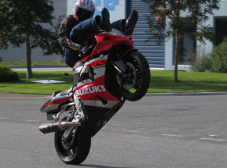 Suzuki GSXR 1000 tricks