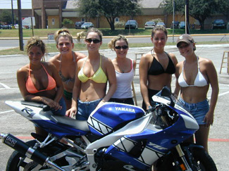 Yamaha YZF R1   babes motor girls 