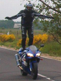 Yamaha YZF R1 tricks