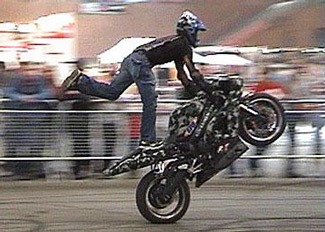 Yamaha YZF R1 tricks