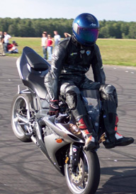 Yamaha YZF R1 tricks